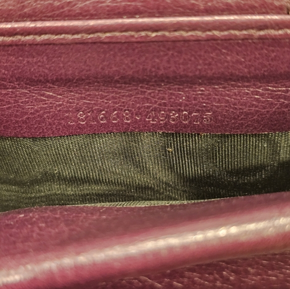 GUCCI Guccissima Plum Leather Wallet with Gold Detail - Picture 4 of 6